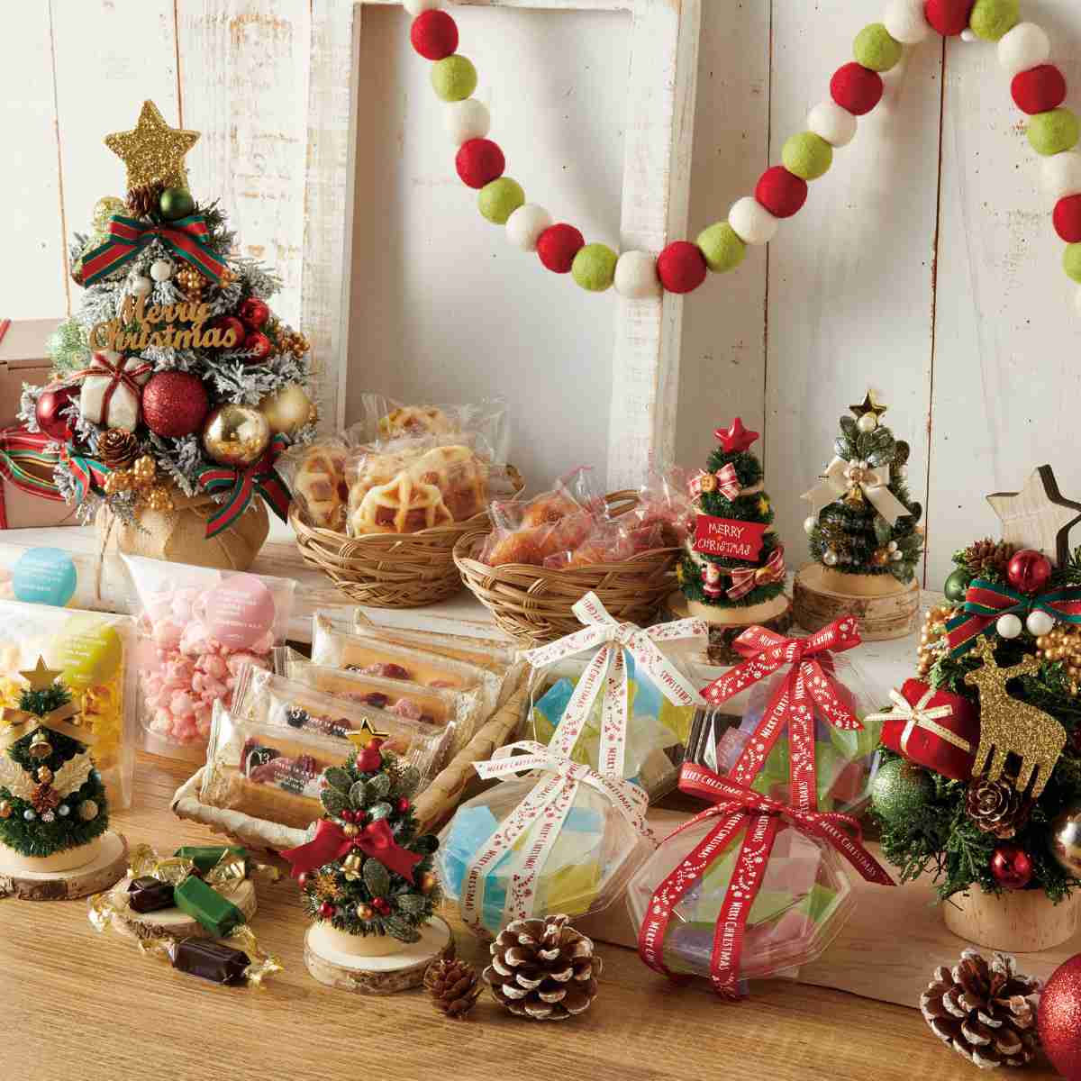 ★58-42-2-1 ウッドベース 卓上ナチュラルミニツリー20cm ゴールドトナカイ