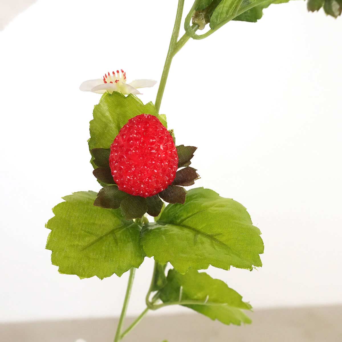 ★53-19-8-1 ストロベリーガーランド(造花)