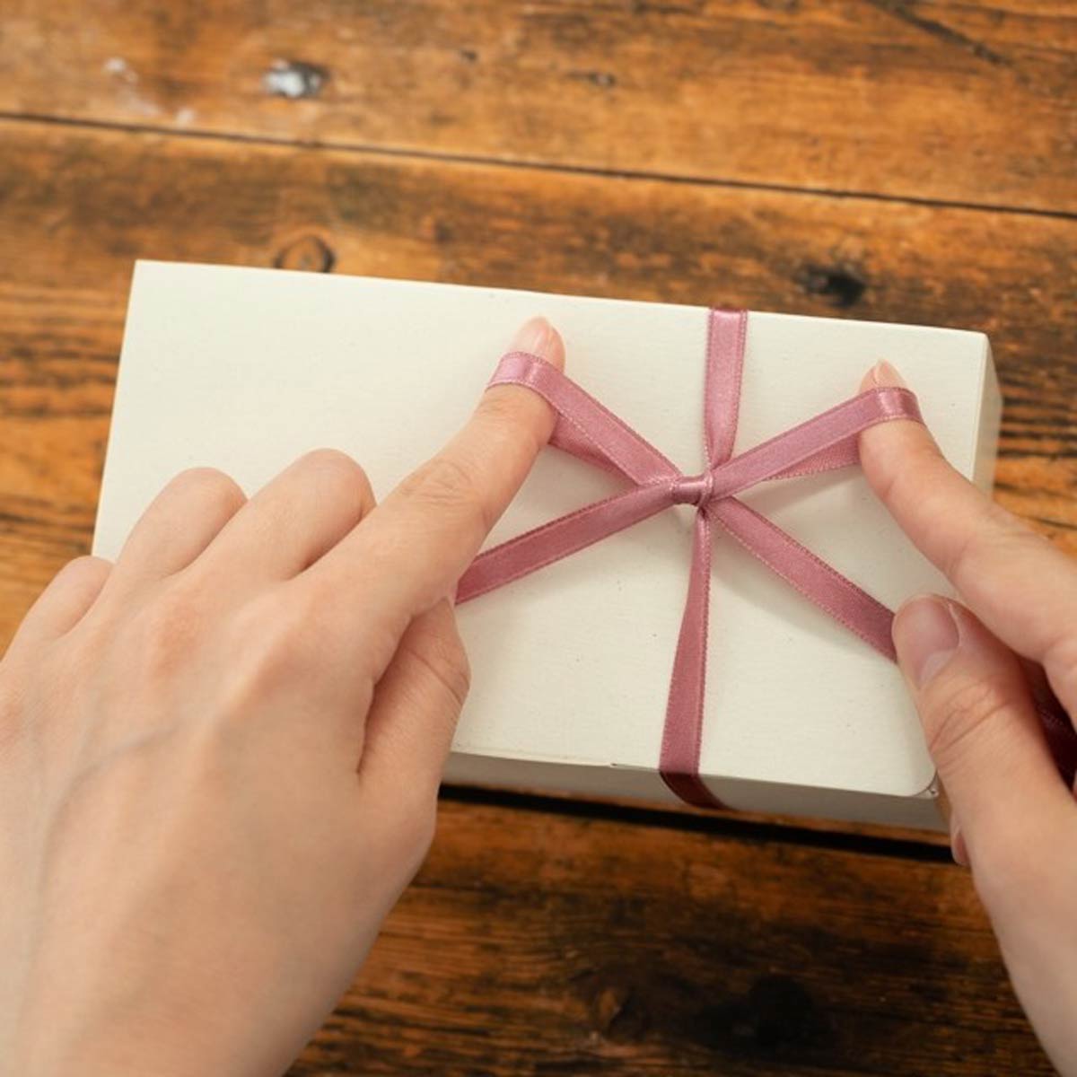 ★53-52-9-1 サテンリボン スモーキーピンク(6mm幅×30m巻)